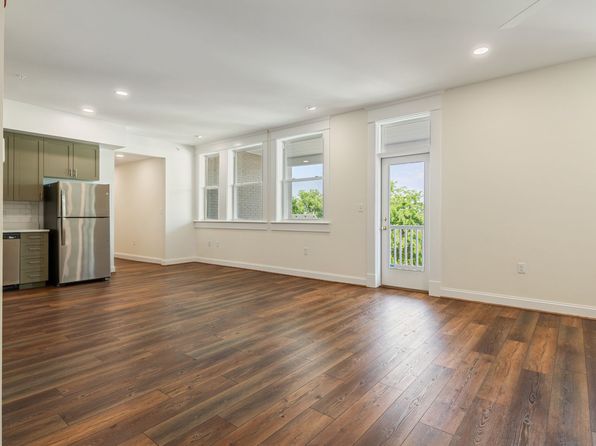 913 Greenway Ct APT 14