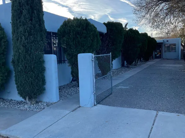 225 Vermont St NE, Albuquerque, NM 87108