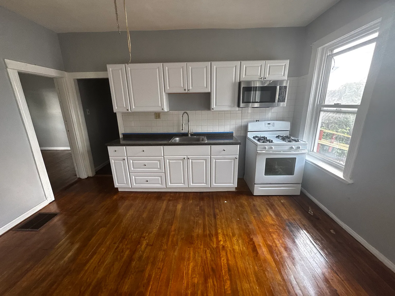 4 bed, $2,500 — Photo 3