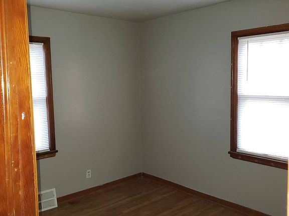 4th image of 614 W 6th St