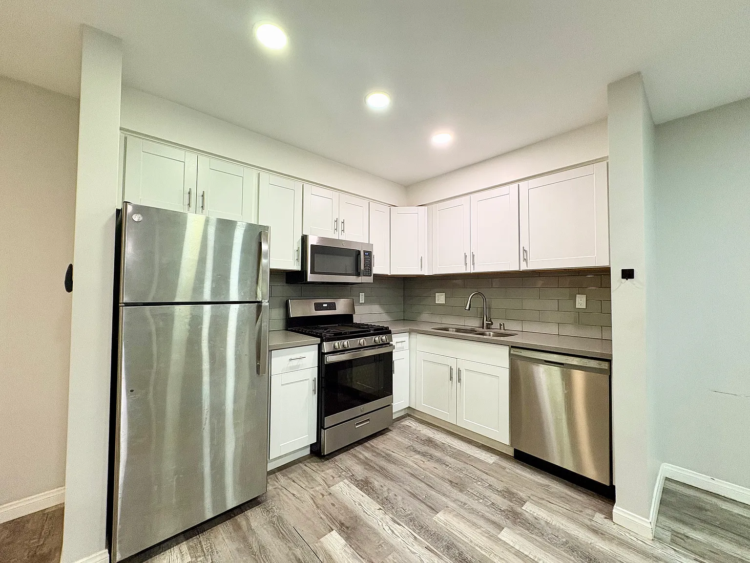 1 bed, 800 sqft, $2,098 — Photo 3