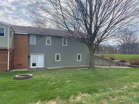 4th image of 10281 Carriage Ct