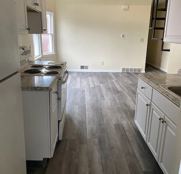 731 Ashland Ave #8 — Photo 2