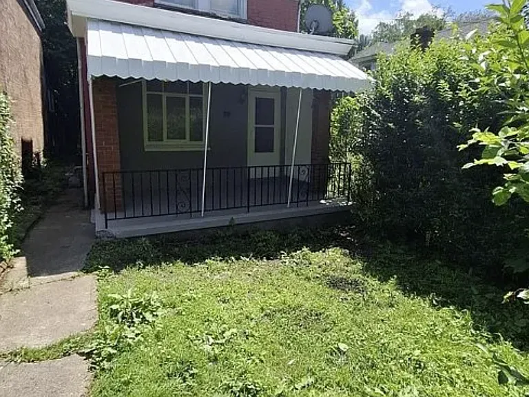 224 Mathews Ave — Photo 2