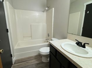 1819 N Country Walk Ln, Mulvane, KS 67110