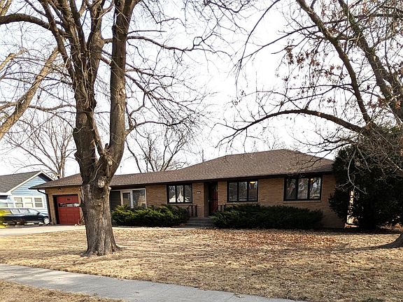 2nd image of 553 SW Goodwin St