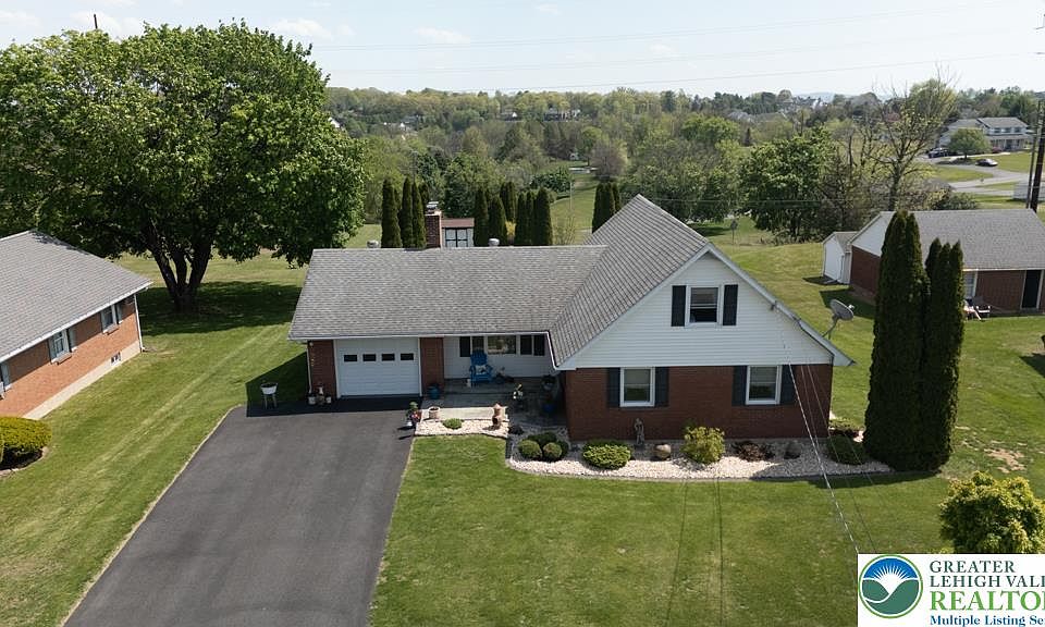 1st image of 554 Mountain View Ave