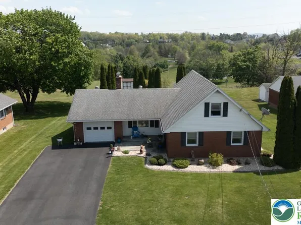 554 Mountain View Ave, Nazareth, PA 18064