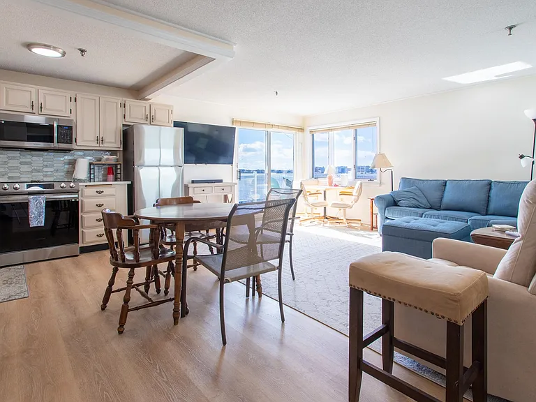 493 Ocean Blvd #22 — Photo 7