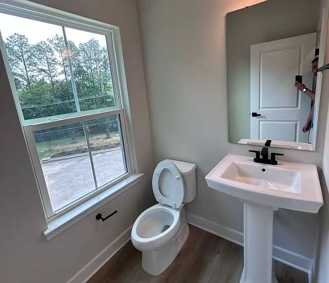8020 Lake Laurel Ln #B — Photo 16