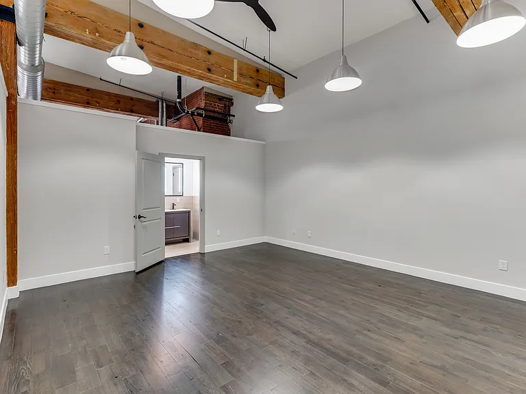 1822 E Glenwood Ave #A150 — Photo 2