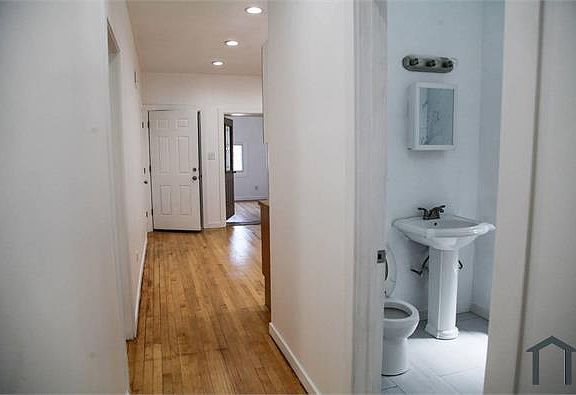 4th image of 5921 S Rockwell St #1