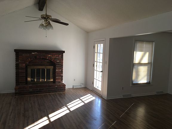 3rd image of 1023 Canterbury Ln