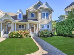 3 Canoe Place Rd, Hampton Bays, NY 11946