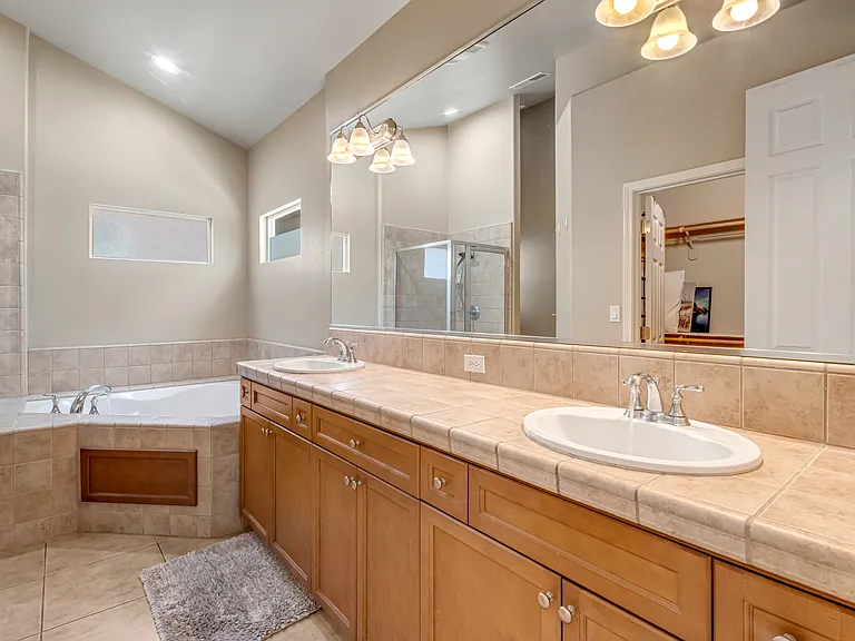 8582 N Garden Ave — Photo 31