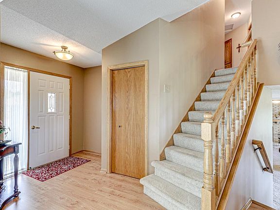 2nd image of 4924 89th Cres N