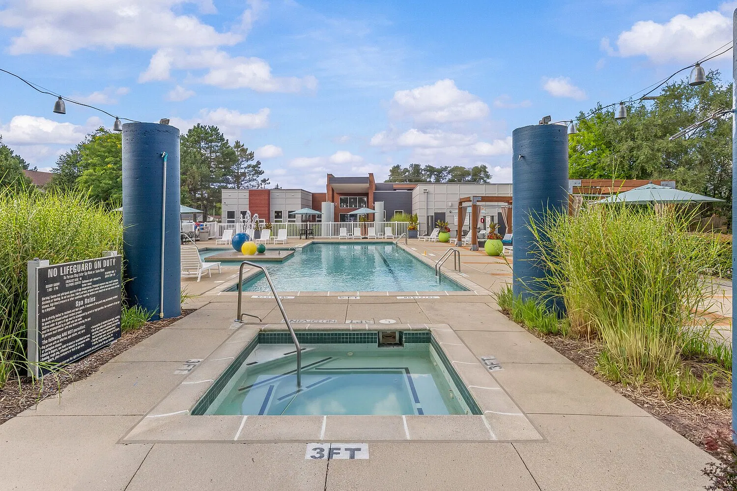Parkview Ridge Apartments and Townhomes — Photo 3