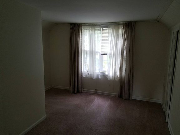 2nd image of 525 1/2 Tiedeman Ave
