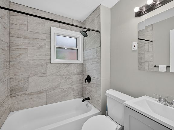 3rd image of 15008 Sylvia Ave #1