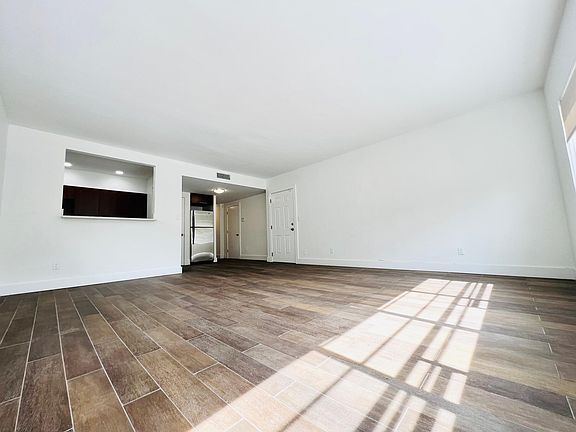3rd image of 999 Bay Dr #941