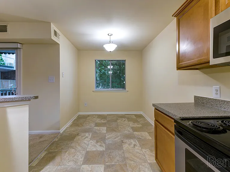Arundel Apartments — Photo 19