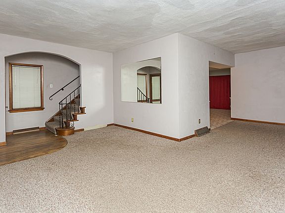3rd image of 920 Geneva Ave