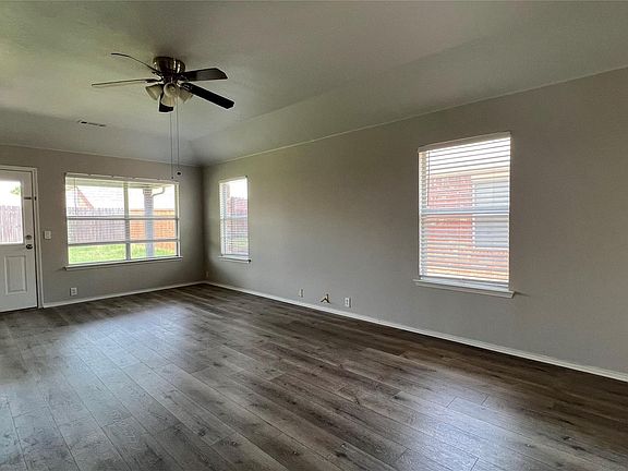 3rd image of 8925 Sierra Trl