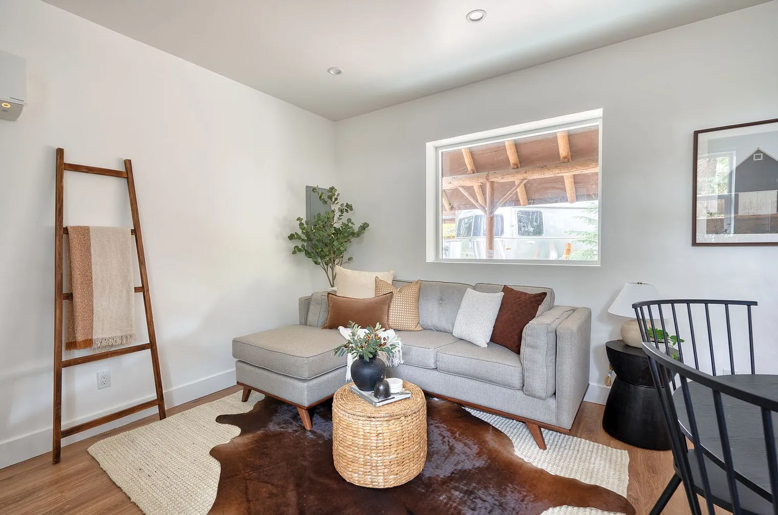 3 bed, 3.0 bath, 1496 sqft, $4,426 — Photo 4