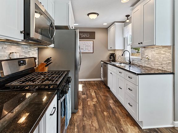 5th image of 564 Evergreen Ln