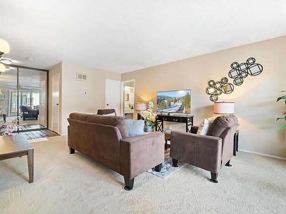 4th image of 819 N Humboldt St APT 307