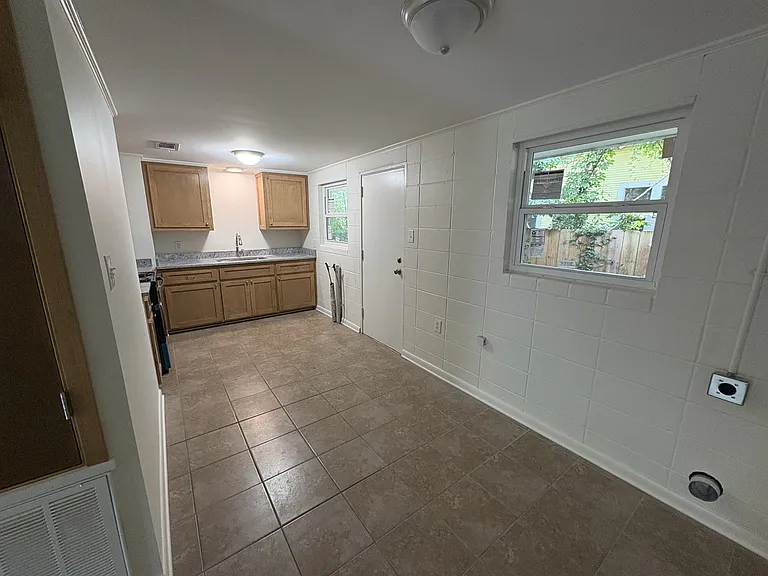 521 Elizabeth Ave #B — Photo 6