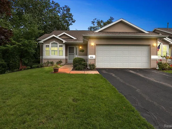 1936 Quail Cove Dr, Kalamazoo, MI 49009