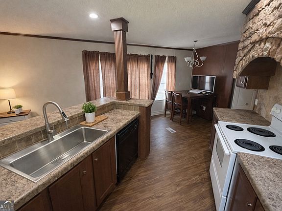 4th image of 2811 Lyons Center Rd