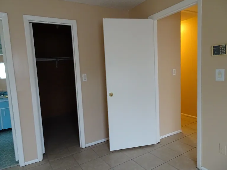 4551 Crescent Rd — Photo 3