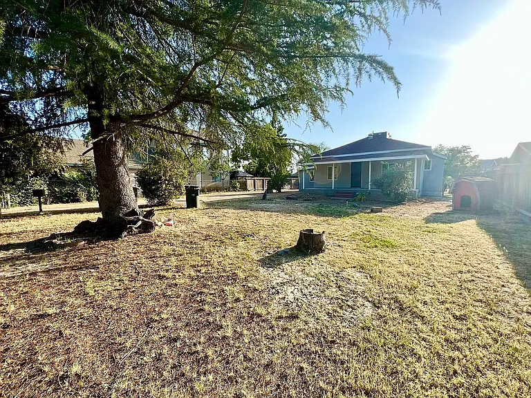 930 Sunnyside Ave — Photo 1