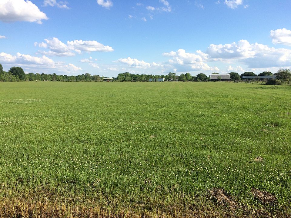 2nd image of 801 Fenetre Road