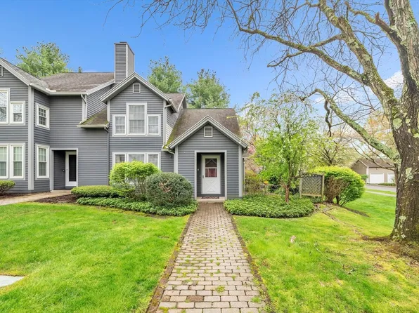 9 Amity Pl Unit 9, Amherst, MA 01002