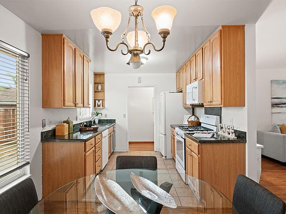4th image of 140 Palm Ct