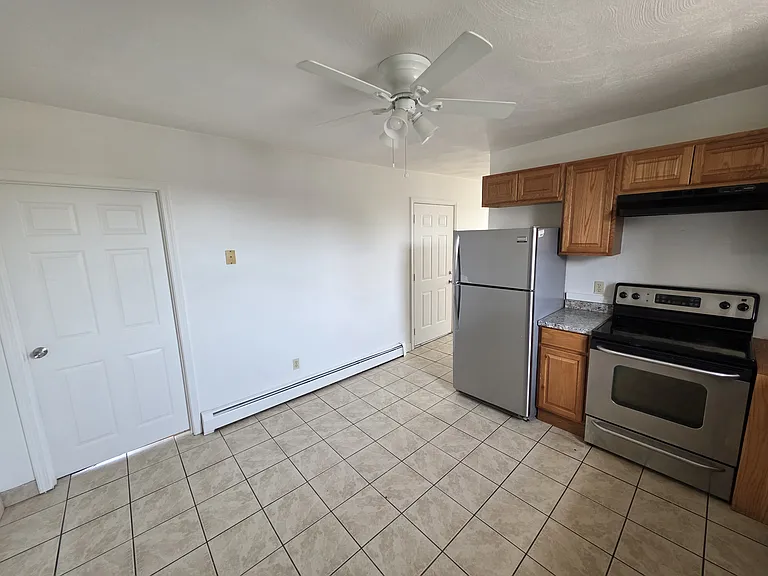 47 Courtland St 3rdFlr 2B/1B FreshPaint SSAppliances Laundry NOPets — Photo 3