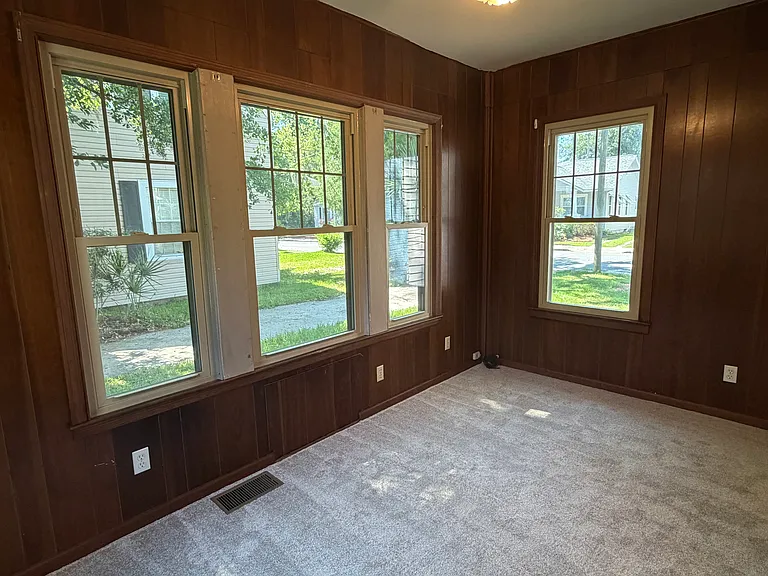816 Maupas Ave — Photo 8