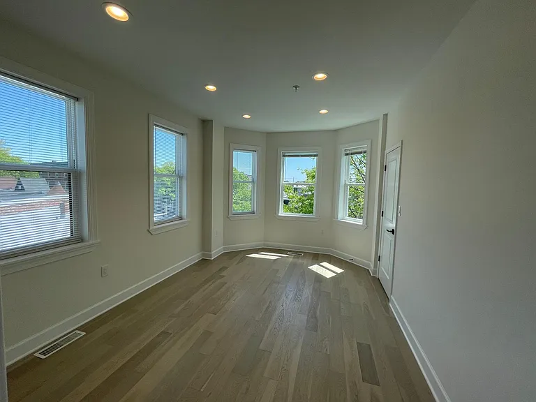 75 Florida Ave NW #4 — Photo 32