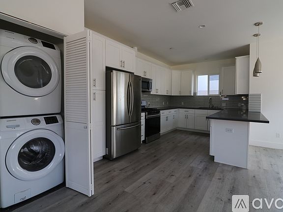 3rd image of 14254 Erwin St #1/2