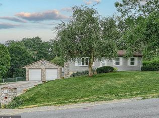 32 Persimmon Ln, Elizabethtown, PA 17022
