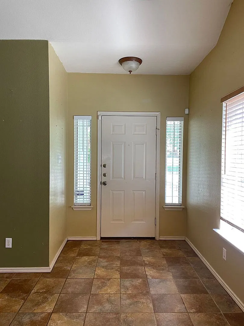 A warm, inviting home in the heart of Kyle's sought-after community! — Photo 3