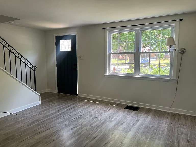 851 Fountain Ave — Photo 3