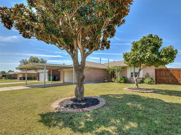 213 Harrogate Dr, Yukon, OK 73099