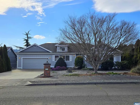 811 E Willow St, Sequim, WA 98382