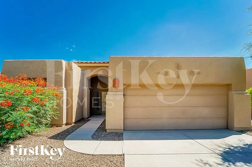 3 bed, 2.0 bath, 1805 sqft, $2,430 — Photo 2