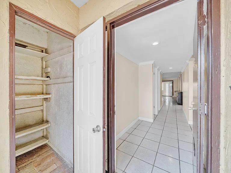 221 NW 43rd Pl — Photo 4