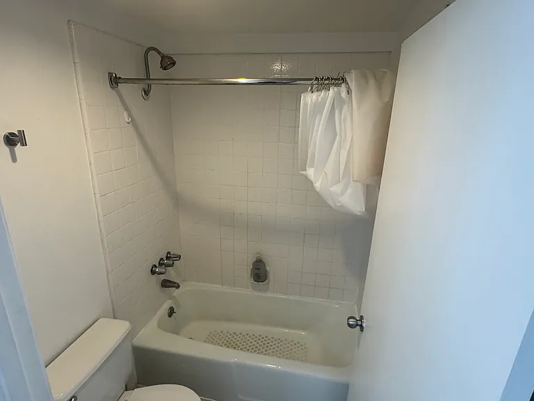 1625 Glendon Ave #3 — Photo 2